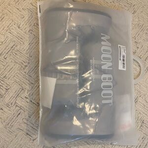 Moon Boot Icon Glance (Silver/Gray) Padded Winter Boots - NIB